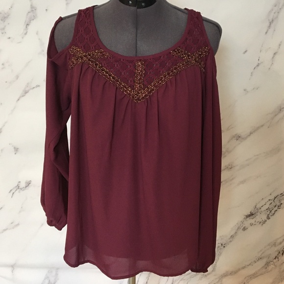 NWOT Xhilaration Shoulder Top Size XL - Picture 2 of 4